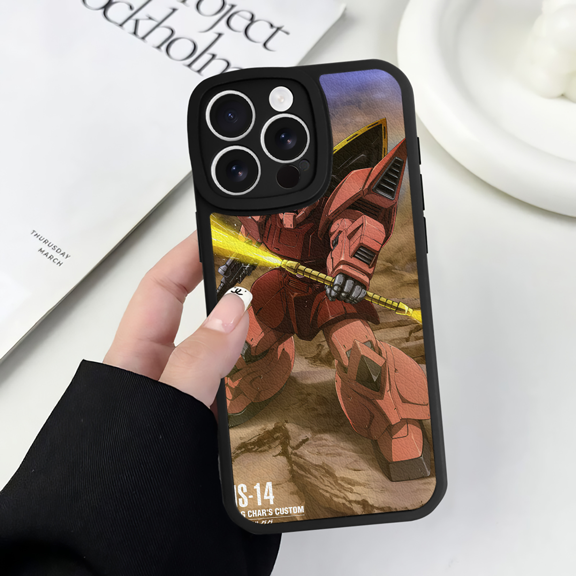 （画像用） 機動戦士ガンダム Mobile Suit Gundam 【iPhone 16シリーズ対応】シリコンスマホケース（レザー調） 材質：シリコン